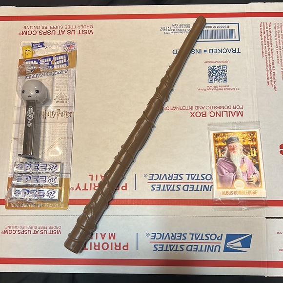 Voldemort PEZ, Hermione Prop Costume Wand,and Albus Dumbledore holographic card - Picture 1 of 9